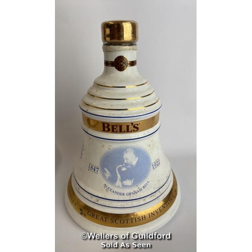 69 - Bell's 2001 Old Scotch Whisky Limited Edition Christmas Decanter, Aged 8 Years, 70cl, 40% vol, Brand... 