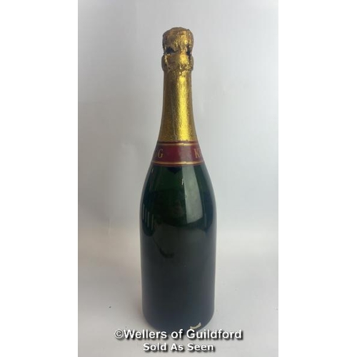 77 - Seven bottles of 1952 Krug & Co Reims Champagne Private Cuvee, Extra Sec, 3.042.212, With original p... 