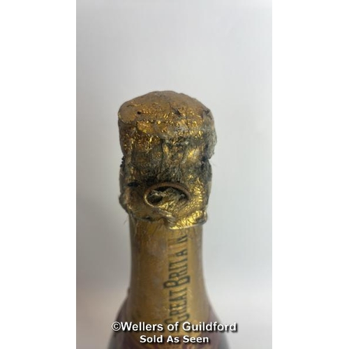 77 - Seven bottles of 1952 Krug & Co Reims Champagne Private Cuvee, Extra Sec, 3.042.212, With original p... 