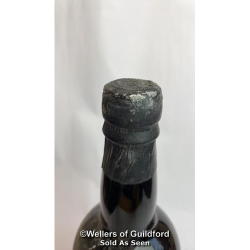 97 - 1960 W & J Grahams finest Reserve Vintage Port, No vol indicated / Please see images for fill level ... 