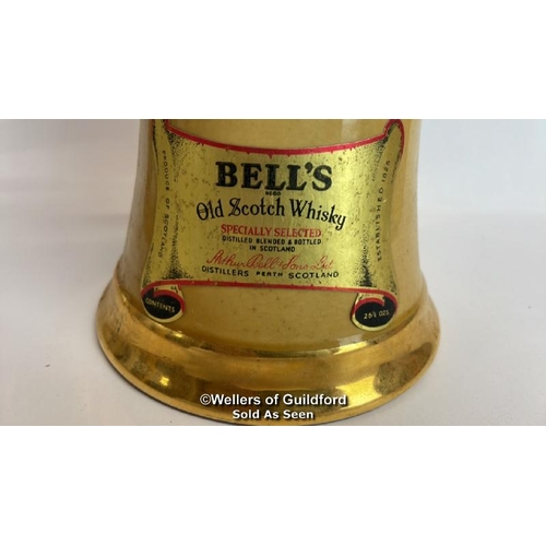 27 - Bell's Specially Selected Blended Scotch Whisky, Bottle made by Wade, 26.5 OZ, 40% vol / Please see ... 