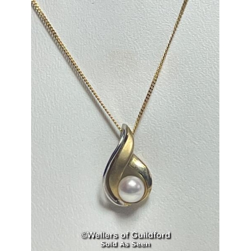 339 - A cultured pearl and 9ct gold twist pendant on a 9ct gold chain, pendant 1.5cm long, lenth of chain ... 