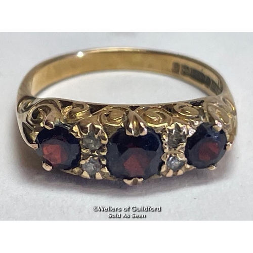 357 - Garnet three stone carved style ring in 9ct gold, with white paste points. Hallmarked for Birmingham... 