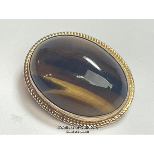 362 - A Tiger's eye signet ring in 9ct gold, hallmarked London 2004, ring size S, weight 7.81g with aTiger... 