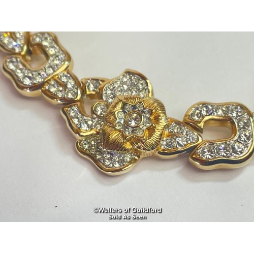 393 - Swarovski crystal collar necklace in gold tone metal. Lenth 17