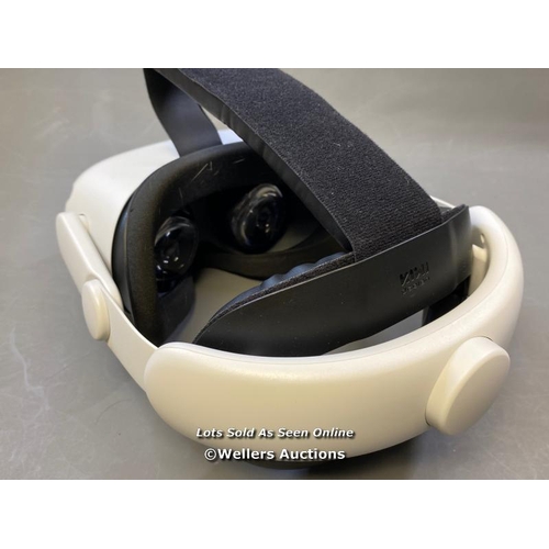 9527 - META QUEST 2 HEADSET AND CONTROLLERS / RESTORED TO FACTORY DEFAULTS