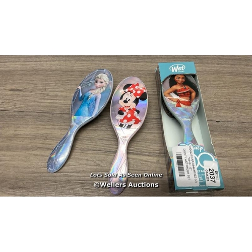 2037 - DISNEY WETBRUSH SET / MINIMAL SIGNS OF USE / D20