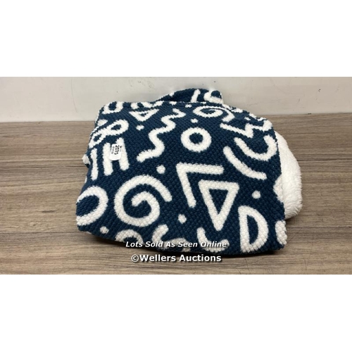 2075 - FAUX FUR BLANKET / D14