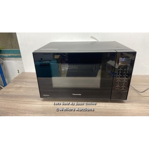 2146 - PANASONIC NN-CT56JBBPQ COMBI MICROWAVE / POWERS UP, NOT FULLY TESTED, MINIMAL SIGNS OF USE / A20