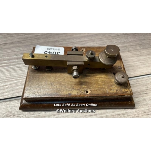 3045 - ANTIQUE VINTAGE BRASS MORSE KEY SIGNED  / H2