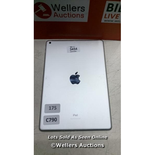 3454 - APPLE IPAD 10.2'' 9TH GEN (2021) / A2602 / 64GB / SERIAL: KRFXLDW5R2 / SCREEN DAMAGED / I-CLOUD (ACT... 