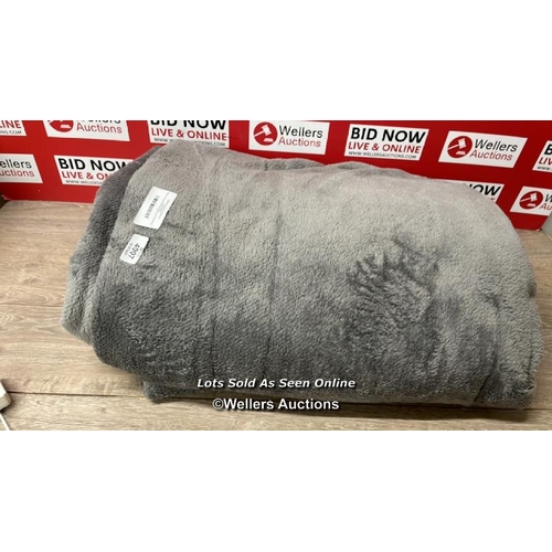 4007 - KIRKLAND SIGNATURE QUEEN PLUSH BLANKET / MINIMAL SIGNS OF USE