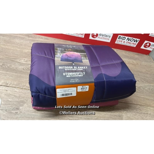 4017 - WEATHERPROOF VINTAGE OUTDOOR BLANKET WITH FLEECE HOOD / NEW IN PACKAGING