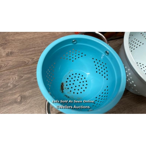 4028 - MIU COLANDER SET / SIGNS OF USE