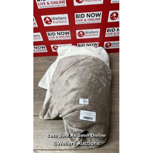 4051 - FAUX FUR SHERPA BLANKET - 98X92 / MINIMAL SIGNS OF USE