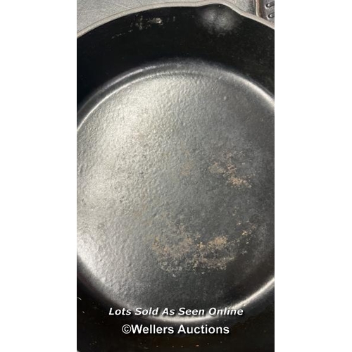 4121 - TRAMONTINA CAST IRON GRILL AND SKILLET, 2 PIECE / SIGNS OF USE