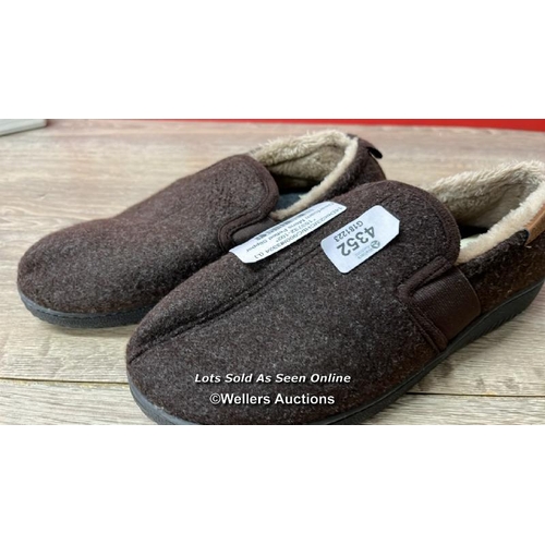 4352 - DEARFOAM MENS FELTED SLIPPER / SIGNS OF USE