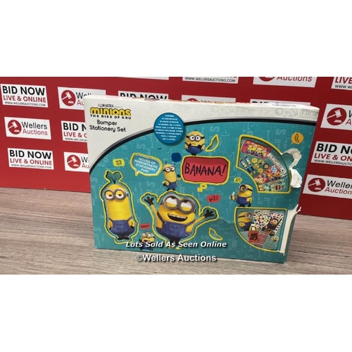 4408 - MINIONS BUMPER STATIONERY SET / NEW, DAMAGED BOX