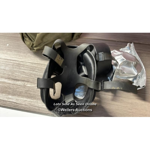 5033 - S10 GAS MASK RESPIRATOR WITH HAVERSACK AND NEW FILTER SIZE 3 GENUINE AVON