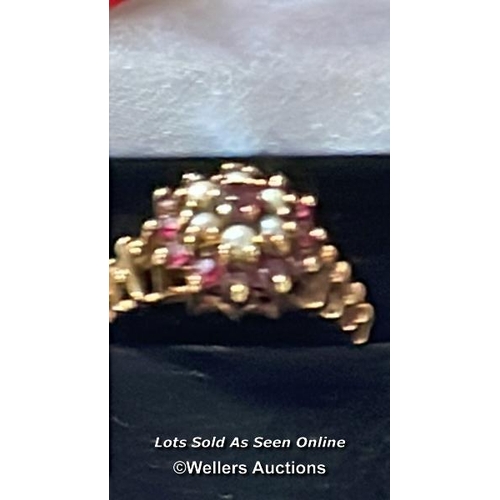 5037 - VINTAGE 9CT GOLD RUBY & SEED PEARL CLUSTER RING - BIRM. 1990 - 3.4G - SIZE O