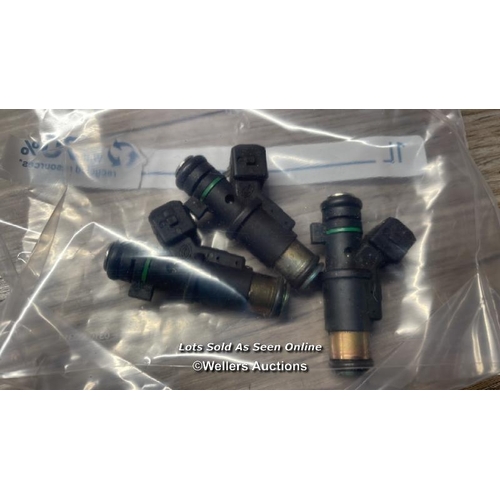 5075 - TRIUMPH 955I DAYTONA SPEED TRIPLE SPRINT FUEL INJECTORS 3 X T1240892  2ND GEN