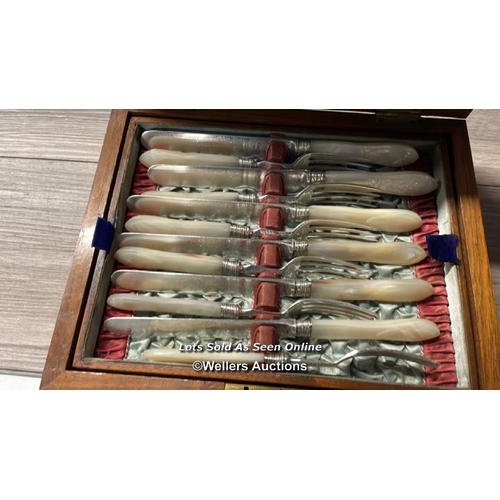 5080 - ANTIQUE 24 PIECE ELKINGTON SILVER PLATED & MOTHER OF PEARL DESSERT CUTLERY