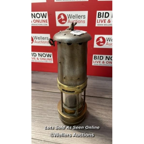 5094 - VINTAGE BRASS MINERS LAMP ET&W ET&WA 731 1952 NO.1 27CM