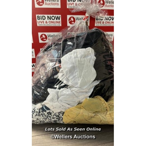 5286 - BAG OF MAINLY LADIES CLOTHING