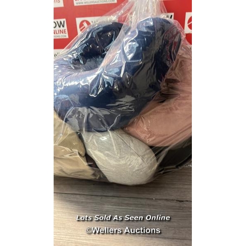 5298 - BAG OF TRAVEL PILLOWS