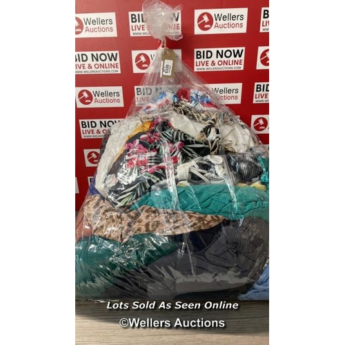 5320 - BAG OF MAINLY LADIES CLOTHING