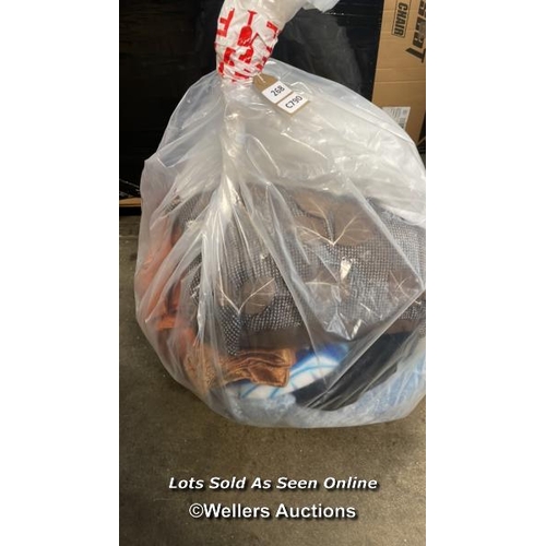 5454 - BAG OF BLANKETS AND FLOOR MATS