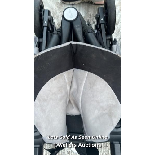 5532 - SILVER CROSS PRE-OWNED PUSHCHAIR