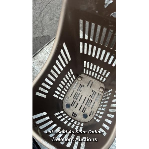 5540 - SHOPPING BASKET