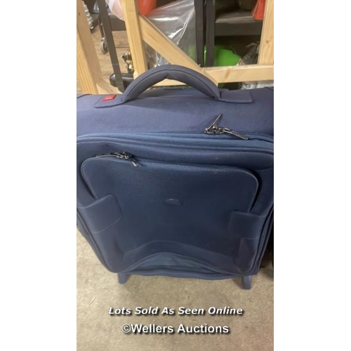 5566 - X2 PRE-OWNED CABIN CASE INCL. AMERICAN TOURISTER