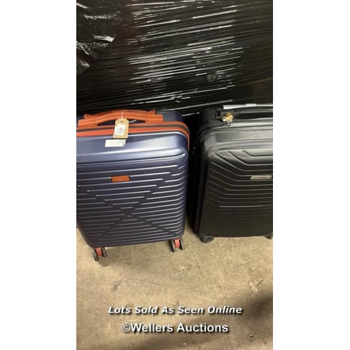 5572 - X2 PRE-OWNED CABIN CASE INCL. DOCKERS