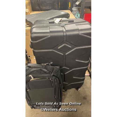 5583 - X2 PRE-OWNED LUGGAGE INCL. ATOZ