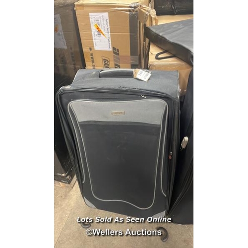 5586 - X2 PRE-OWNED LUGGAGE INCL. SKYFLITE