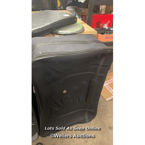 5586 - X2 PRE-OWNED LUGGAGE INCL. SKYFLITE