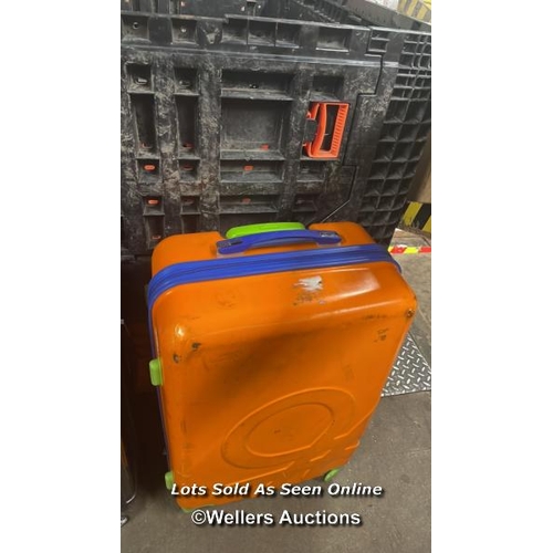 5587 - X2 PRE OWNED LUGGAGE