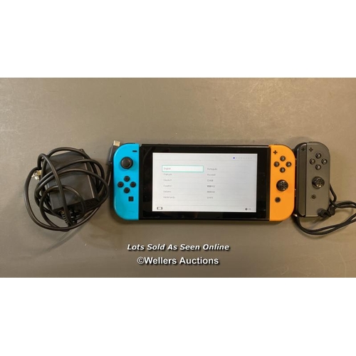 9579 - NINTENDO SWITCH MODEL HAC-001 / SN: XKJ10054182096 / RESTORED TO FACTORY DEFAULTS / INCL. RIGHT SIDE... 