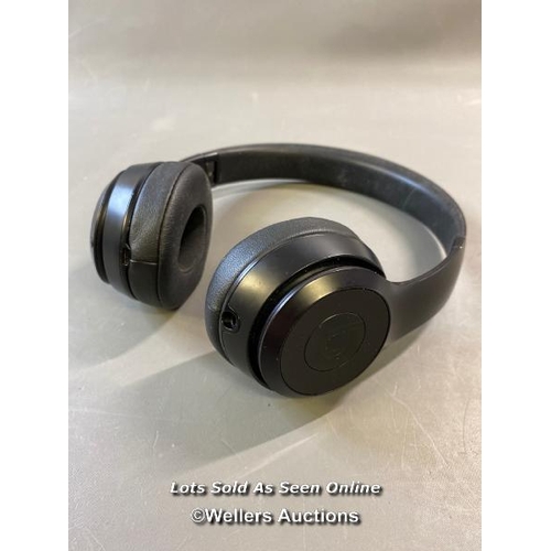 9695 - X1 APPLE BEATS A1796 HEADPHONES