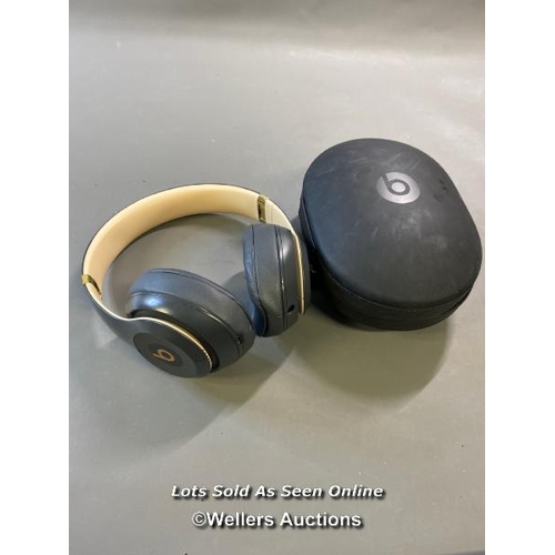 9714 - APPLE BEATS A1914 HEADPHONES INCL. CASE