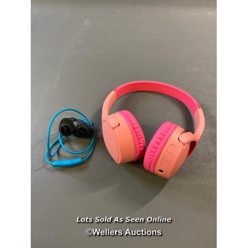 9725 - X1 BELKIN HEADPHONES AND X1 BOSE SOUNDSPORT EARPHONE MODEL A11