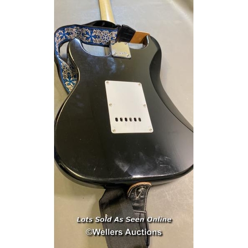 9735 - ROCK JAM ELECTRIC GUITAR