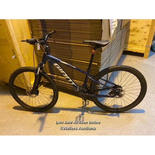 9760 - GIANT MOUNTAIN BIKE 14 SPEEDS WITH DISC BRAKES