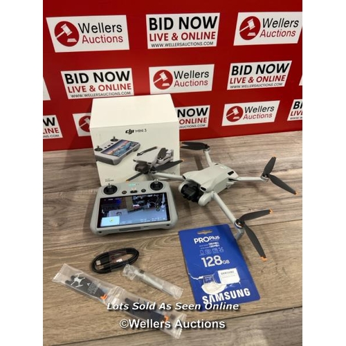 8004 - DJI MINI 3 WITH DJI REMOTE CONTROL AND 128GB SAMSUNG MICROSD CARD FOR ACTION SPORTS CAMERAS / POWERS... 