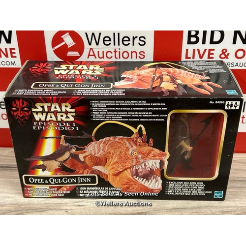 8068 - SMALL COLLECTION OF MODERN STAR WARS TOYS INCL. BLACK SERIES / NEW & SEALED / T18