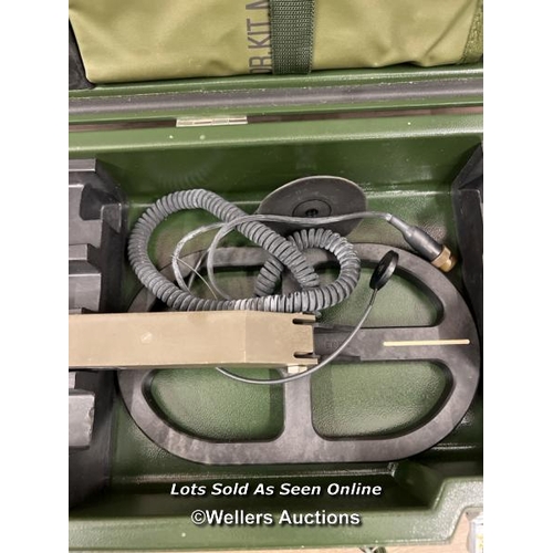 8069 - EBINGER MINE/METAL DETECTOR L77A1 / APPEARS UN-USED / EBINGER MINE DETECTOR L77A1