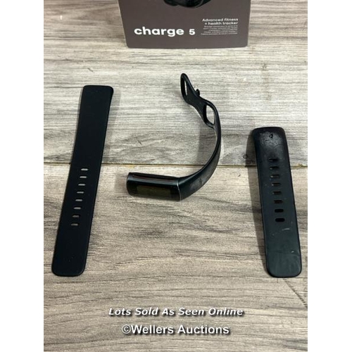 8216 - FITBIT CHARGE 5 SMART FITNESS TRACKER / NO POWER, SIGNS OF USE, DAMAGED STRAP / T49