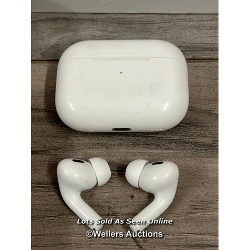 8220 - APPLE AIRPODS PRO (2ND GEN) / MQD83ZM/A / MAGSAFE CHARGING CASE WITH LANYARD LOOP / POWER UP, CONNEC... 